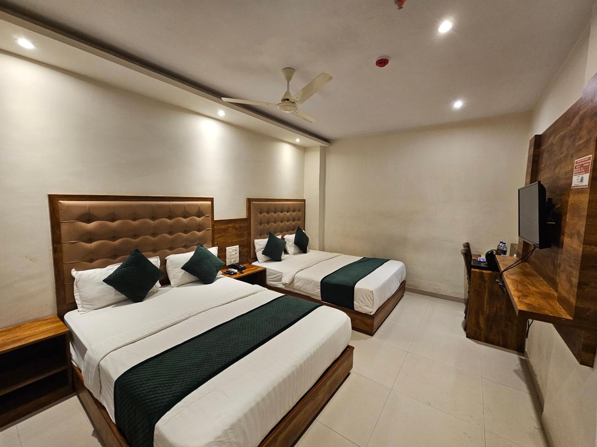 Hotel Bkc Garden - Near Us Embassy Bkc מומביי מראה חיצוני תמונה