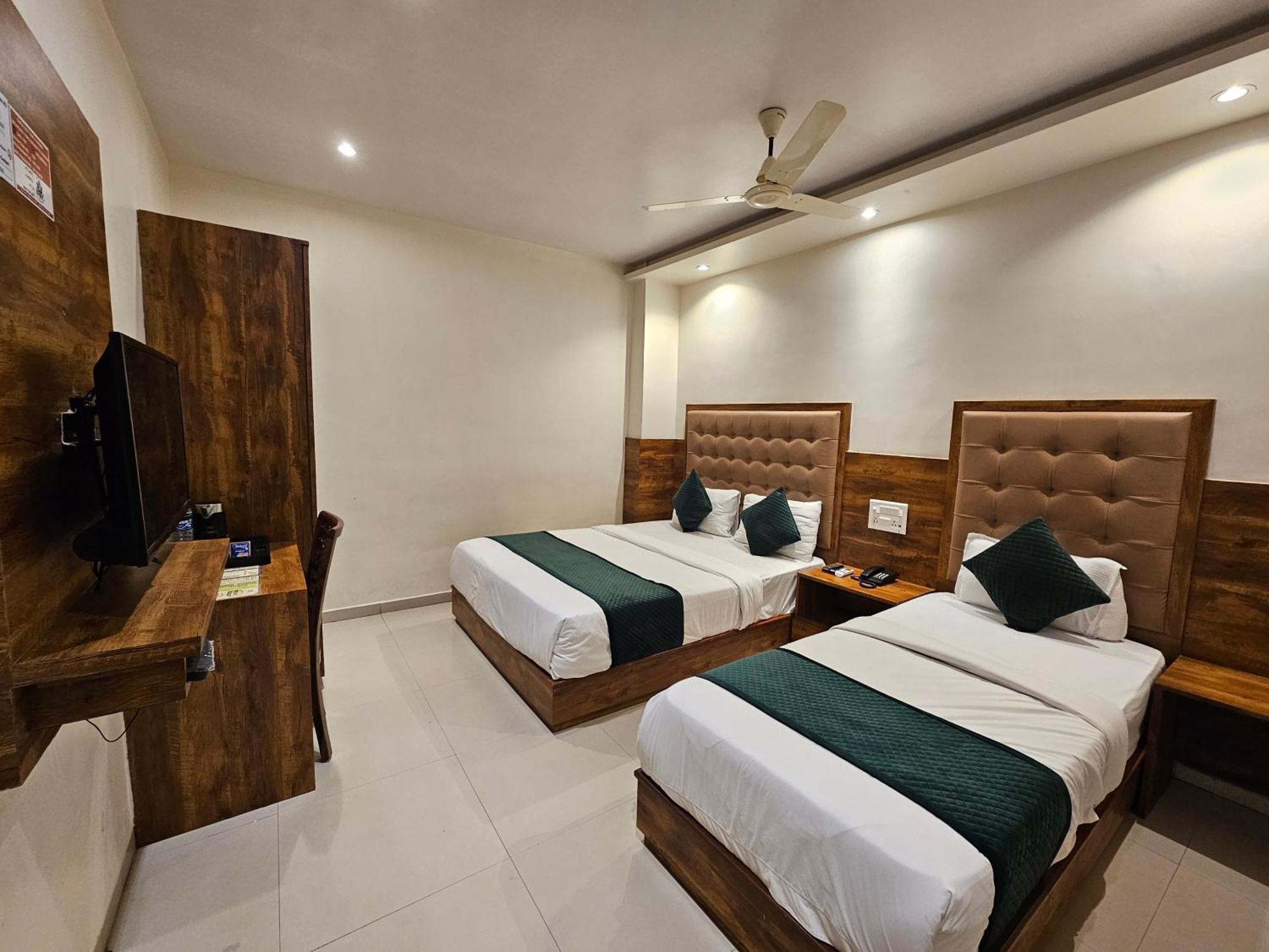 Hotel Bkc Garden - Near Us Embassy Bkc מומביי מראה חיצוני תמונה